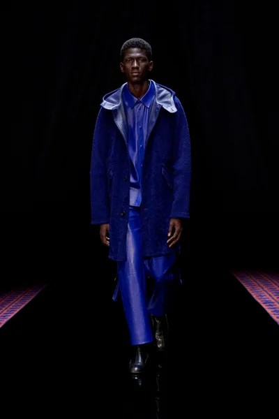 Look 25